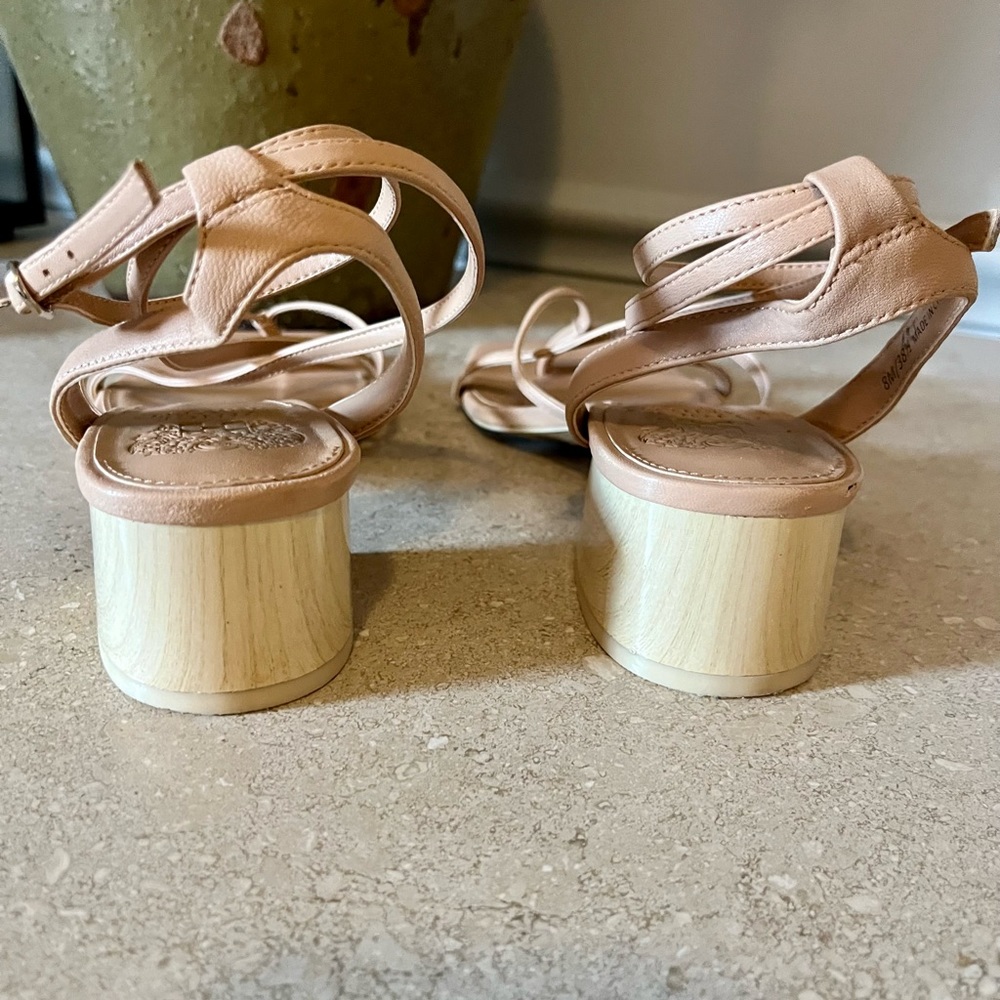 Vince Camuto cream sandals, - Picture 4 of 14